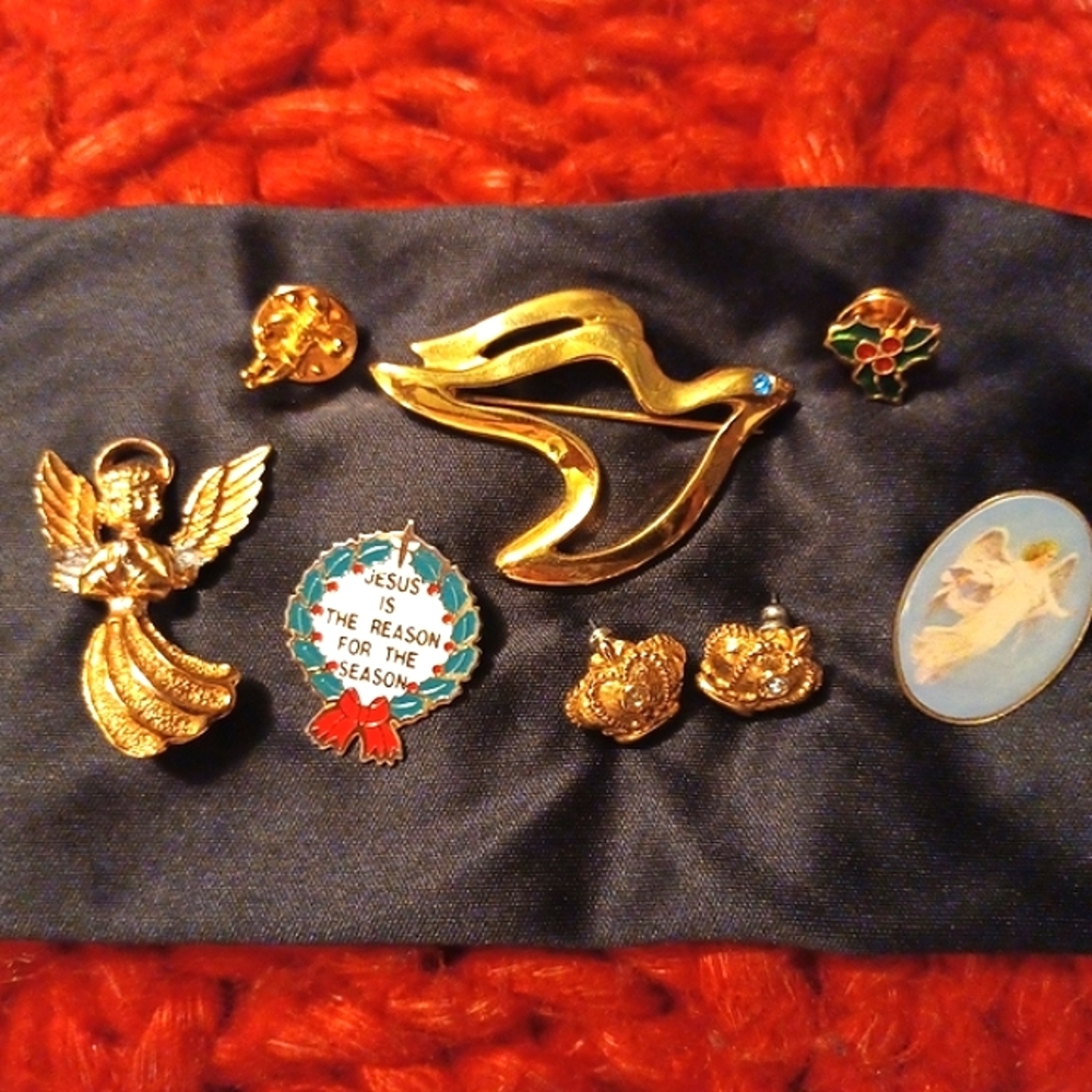 8 pieces Christmas Jewelry = 1 low price